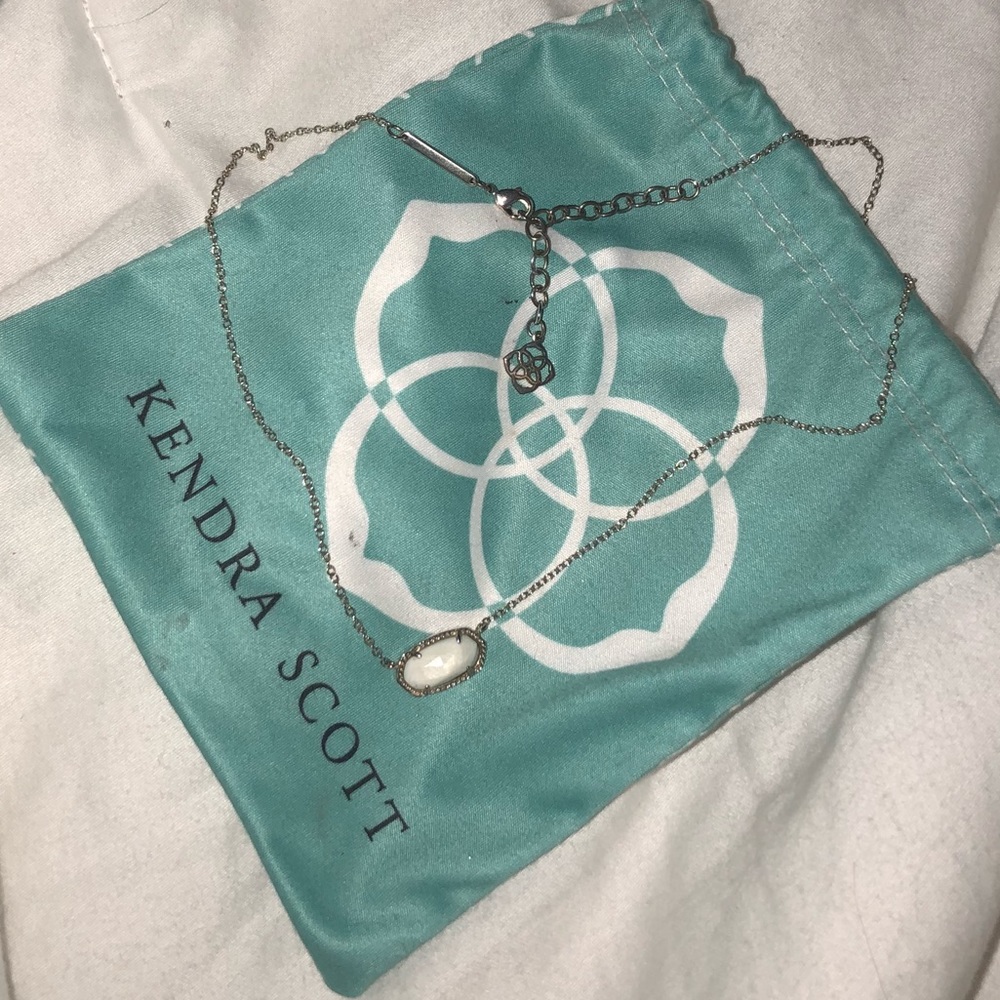 Elisa mother of pearl pendent necklace